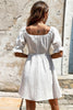 Load image into Gallery viewer, Hvit firkantet hals mini graduacion kjole med korte ermer