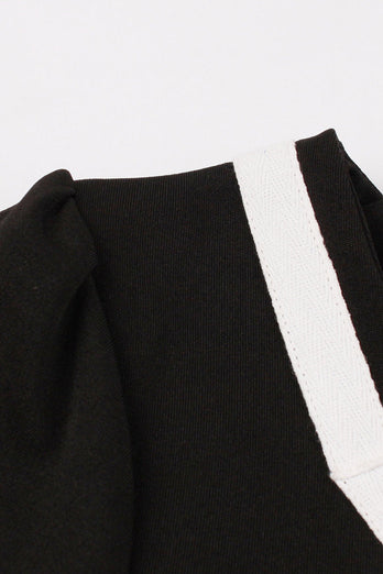 V hals korte ermer svart kjole fra 1950-tallet med belte
