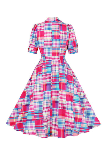 Rosa knapp halvermer rutete kjole fra 1950-tallet