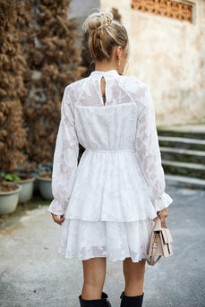 Hvite langermer A-linje kort casual kjole med applikasjoner