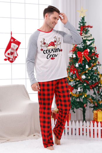 Rutete julematchende pyjamas med familietrykk