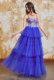 Nydelig A Line Spaghetti stropper Royal Blue Long Prom kjole med Ruffles Appliques