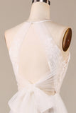 Sjarmerende A Line Halter Neck Ivory Open Back Tylle Sweep Train brudekjole med blonder