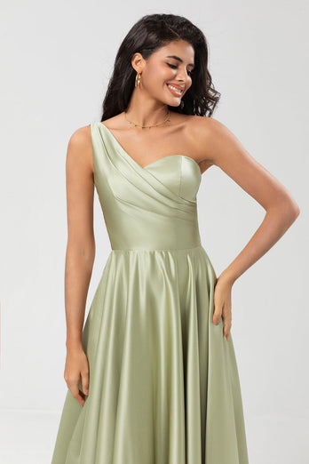 En skulder satenggrønn brudepike kjole med lommer