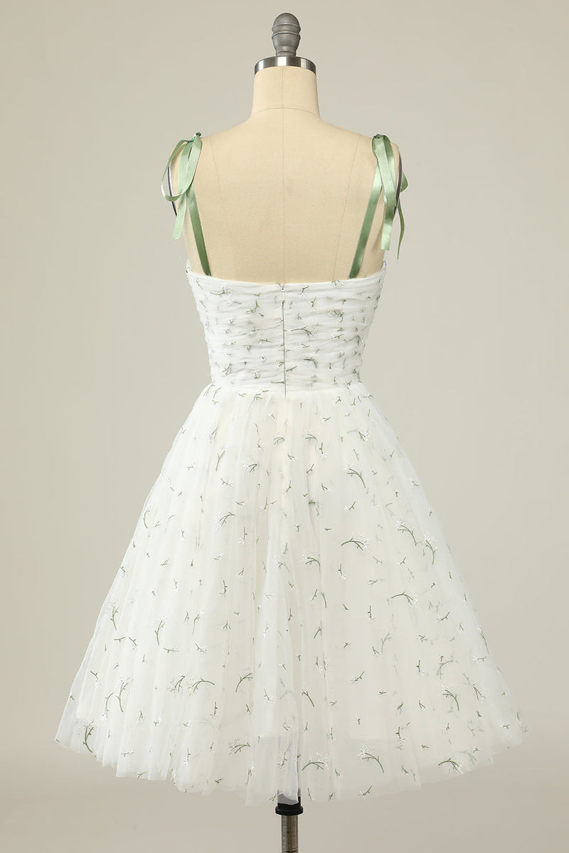 Load image into Gallery viewer, stilig spaghetti stropper hvit kort homecoming kjole med broderi