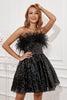 Load image into Gallery viewer, svart stroppeløs cocktail kjole med fjær