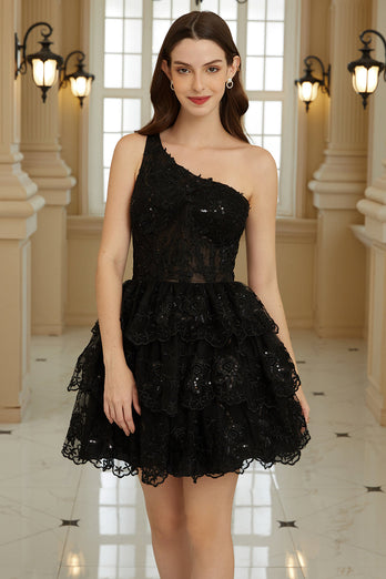 Stilig A Line One Shoulder Black Kort Homecoming kjole med applikasjoner