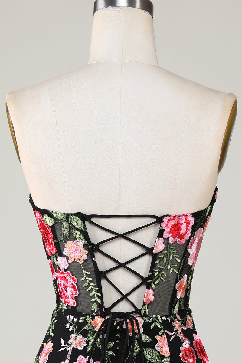 Load image into Gallery viewer, Sweetheart Black Homecoming kjole med applikasjoner
