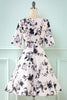 Load image into Gallery viewer, V hals halv ermer hvit trykt vintage kjole