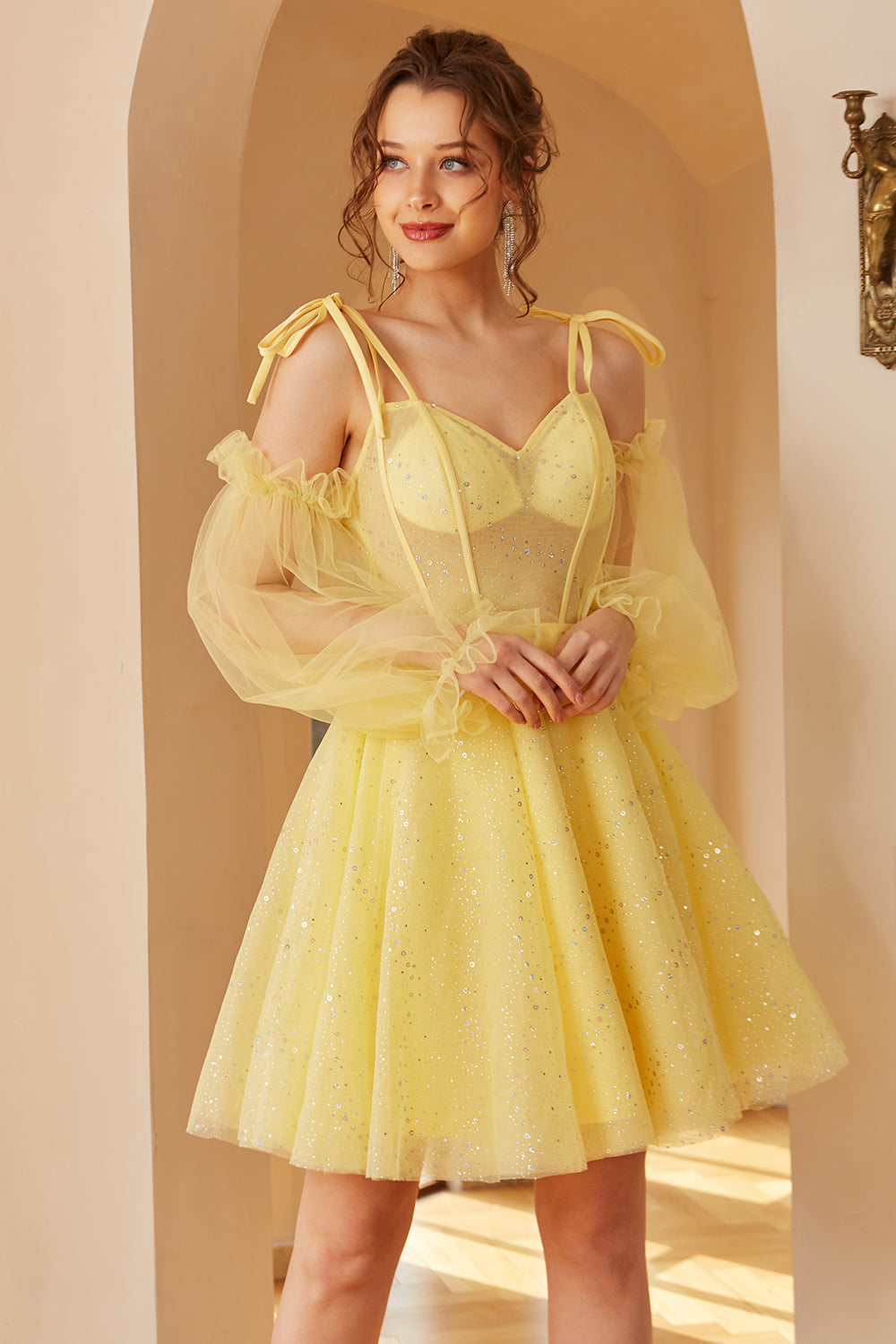 gul spaghetti stropper kort fest kjole