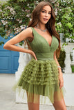 A Line Deep V Neck Green Short Homecoming Dress med Ruffles